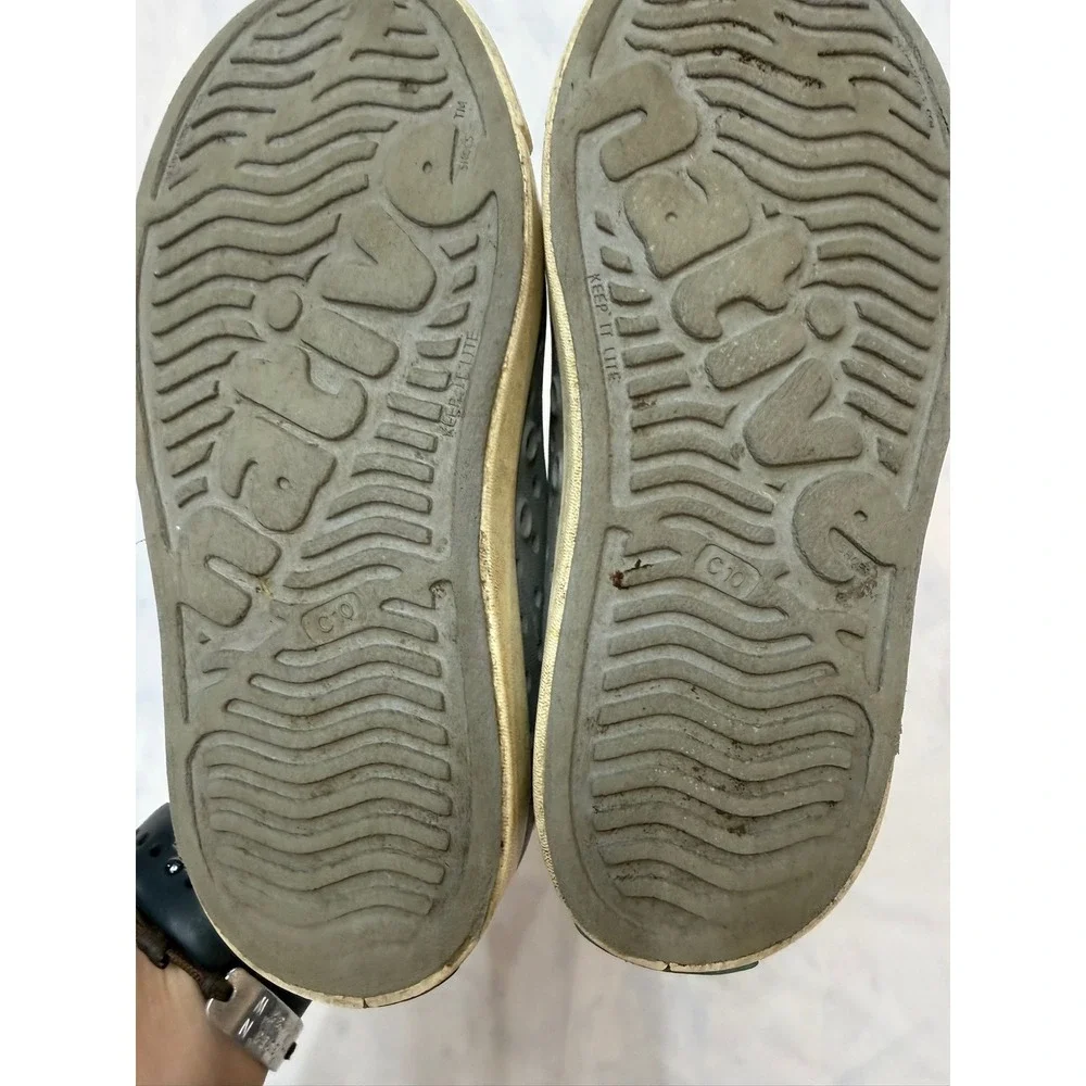 NATIVE $35 Jefferson Unisex Kids Size 10 Gray White Waterproof Slip On Shoes